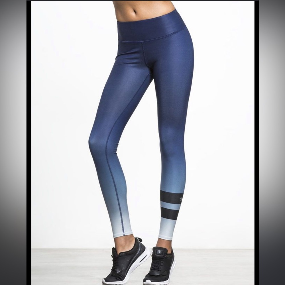 Alo yoga leggings in blue ombré size small